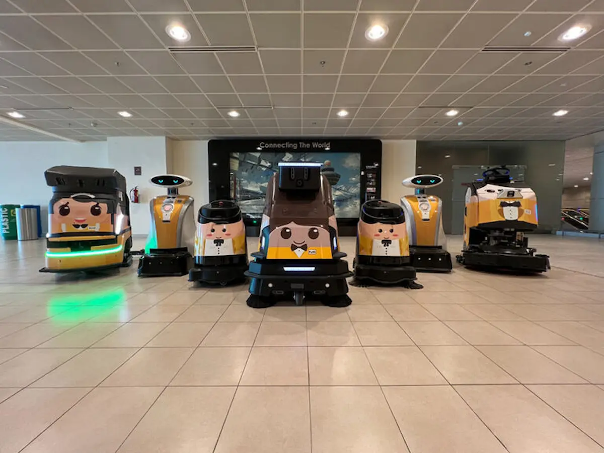 Robot lau sàn tự động tích hợp Open-RMF tại Sân bay Changi Singapore