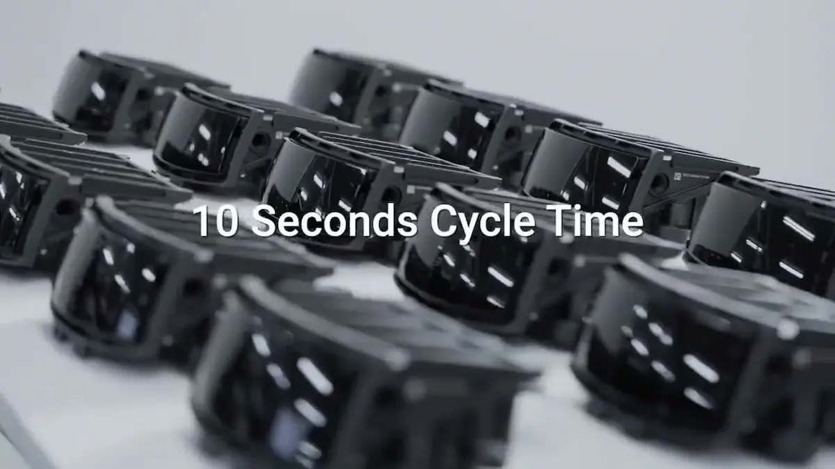 Cận cảnh cụm cảm biến LiDAR bán thể rắn Hesai trên dây chuyền lắp ráp với thời gian chu kỳ 10 giây.