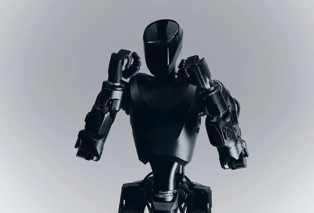 Cận cảnh thân trên và lớp vỏ composite chống phản quang của robot Phantom MK-1. phần cứng Phantom MK-1