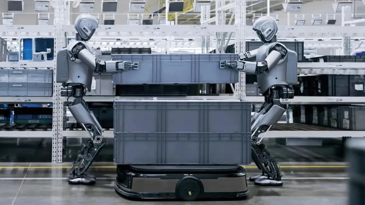 Hai robot UBTECH Walker S1 phối hợp vận chuyển hàng hóa nhờ nền tảng lõi AI BrainNet 2.0.