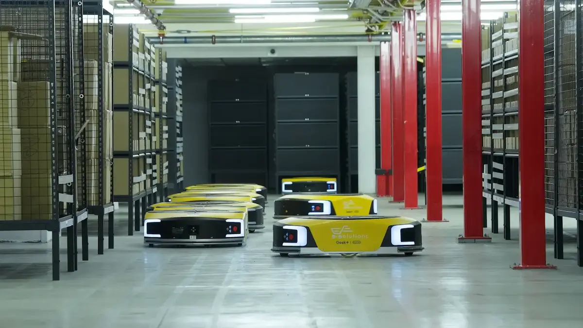 Rủi ro độ trễ xử lý mạng không dây khi quản lý đội tàu robot Geek+ P800.