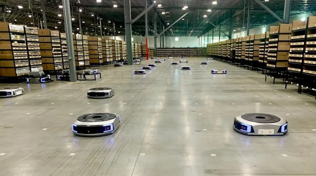 Ứng dụng thuật toán MAPF chống ùn tắc lõi AI khi tích hợp hệ thống Geek+ P800 trên ma trận lưới.