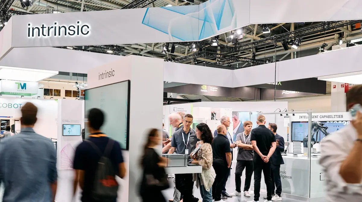 Gian hàng giới thiệu nền tảng phần mềm Intrinsic Flowstate của Google tại triển lãm tự động hóa.