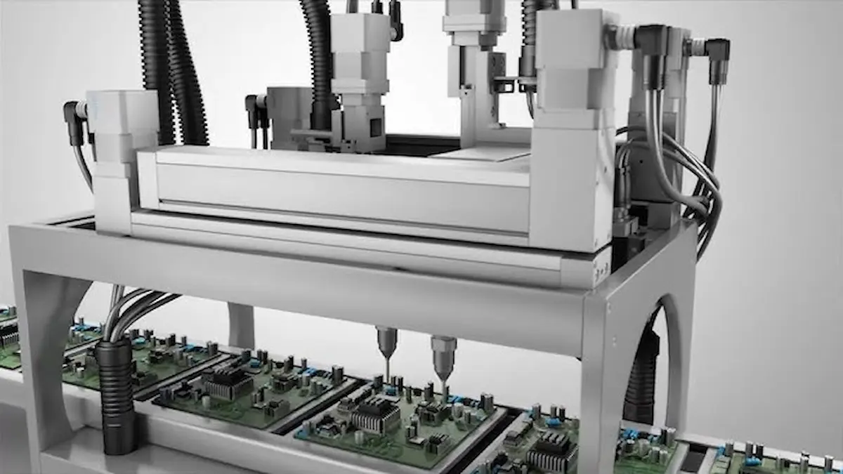 Rã máy Festo EXCM Robot vận hành đa trạm trong dây chuyền kiểm thử bo mạch điện tử SMT.
