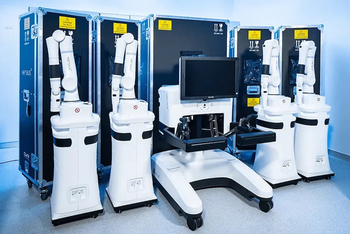 Đánh giá cấu trúc robot mô đun và trạm tay máy cạnh giường của robot phẫu thuật Versius.