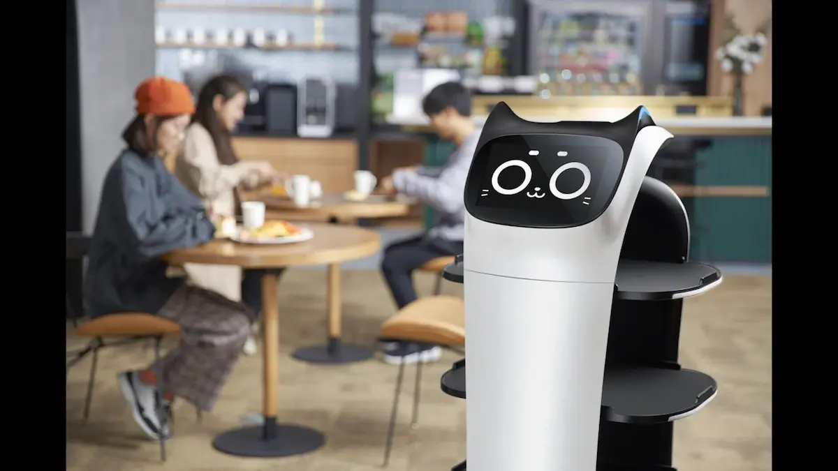 Đo lường hiệu năng Pudu BellaBot và chu kỳ vận hành khi bưng bê trực tiếp tại bàn ăn.