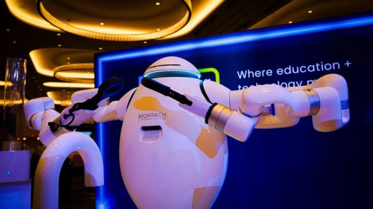 Ứng dụng lõi AI trên robot ADAM giúp ép độ trễ xử lý xuống mức kỷ lục.