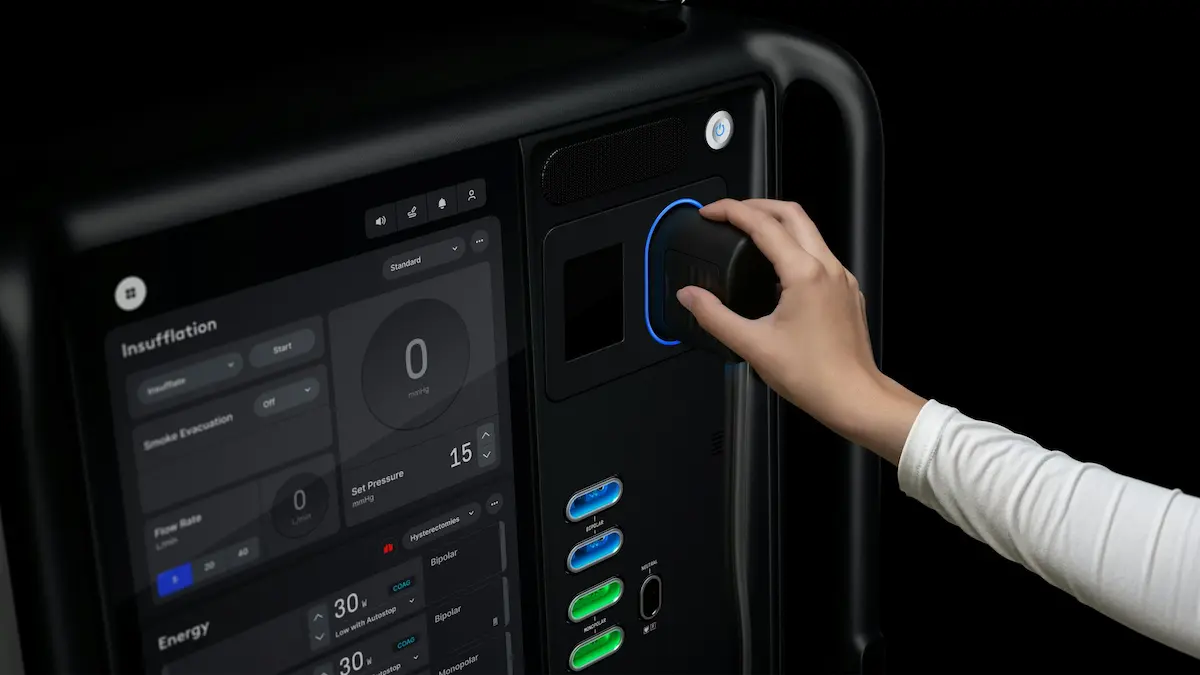 Rã máy cấu trúc tháp điều khiển hợp nhất trên phần cứng da vinci 5 tích hợp máy bơm khí và bộ tạo năng lượng.