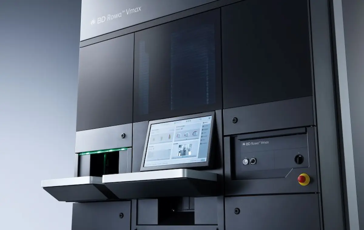 Cận cảnh trạm điều khiển nhập liệu cao cấp của chi phí BD Rowa Vmax, một phần quan trọng trong chi phí đầu tư CAPEX