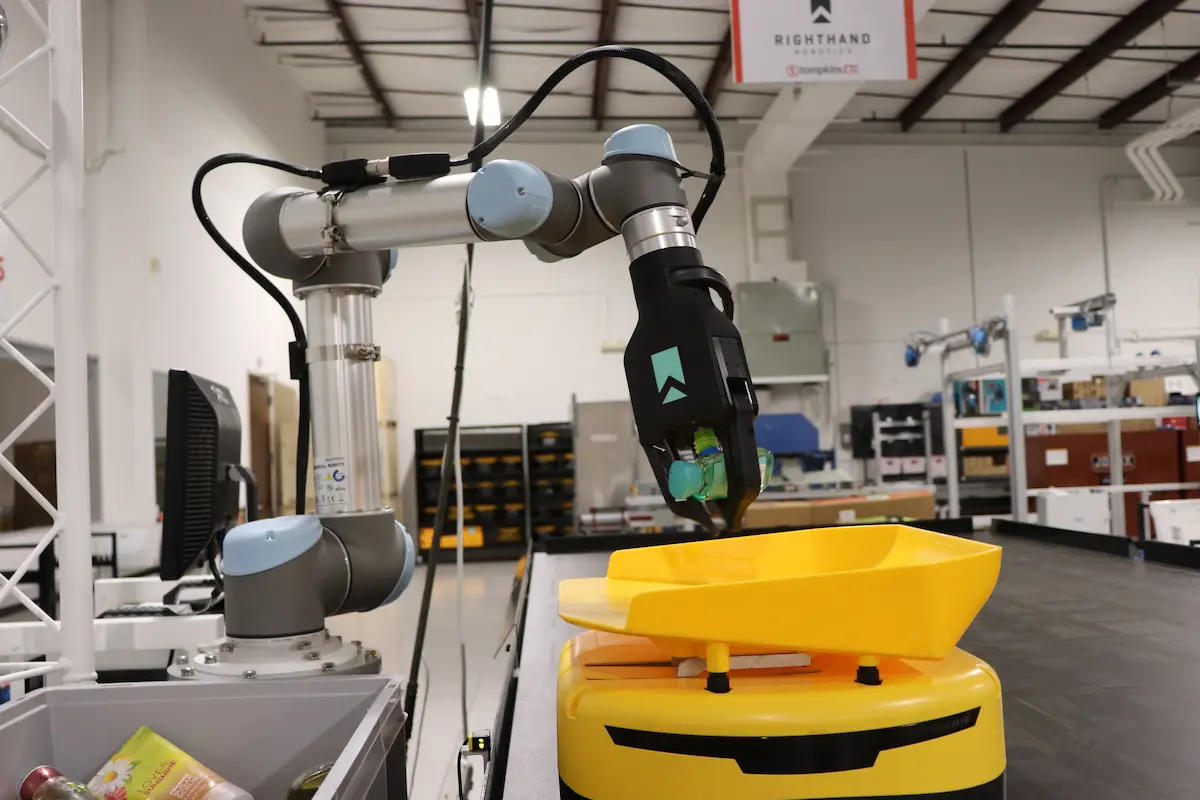 Tần suất bảo trì cơ khí và tuổi thọ giác hút chân không trên tay gắp robot RightPick khi vận hành intralogistics cường độ cao.